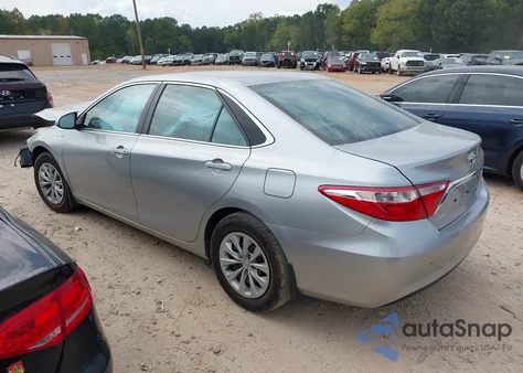 2017 Toyota Camry Hybrid Le z USA, uszkodzony, nr VIN 4T1BD1FK3HU214136